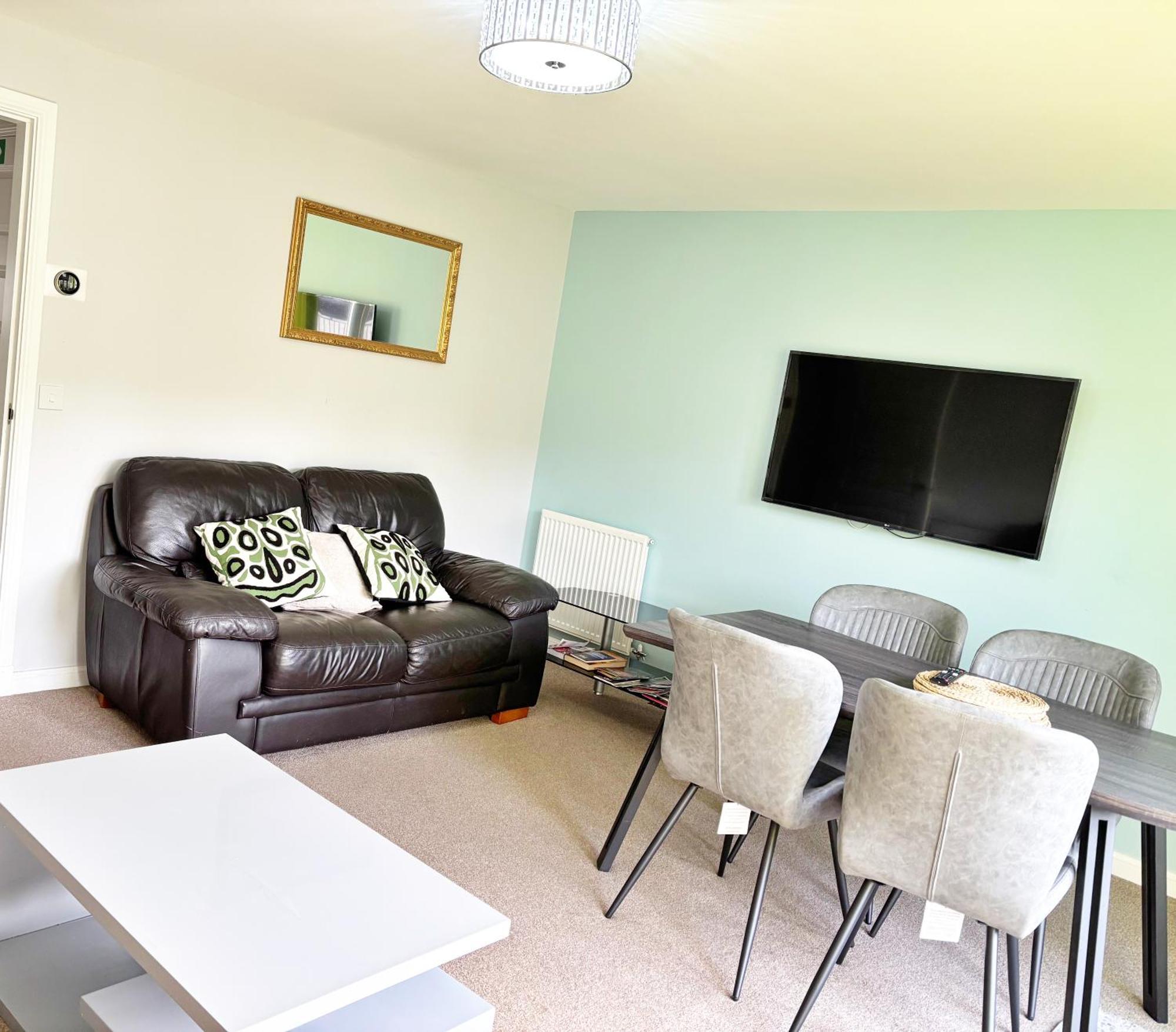 3 Bed House With Parking Near Airport Villa Edinburgh Exterior photo