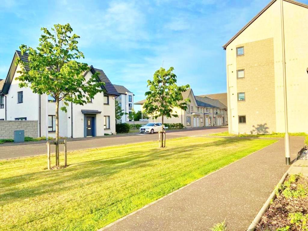 3 Bed House With Parking Near Airport Villa Edinburgh Exterior photo