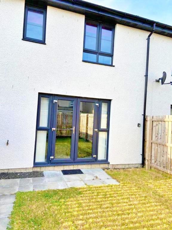 3 Bed House With Parking Near Airport Villa Edinburgh Exterior photo