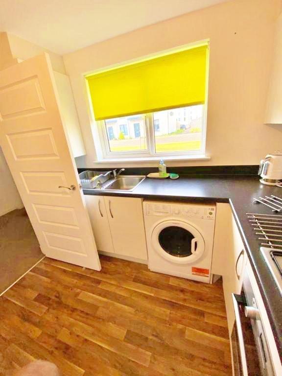 3 Bed House With Parking Near Airport Villa Edinburgh Exterior photo